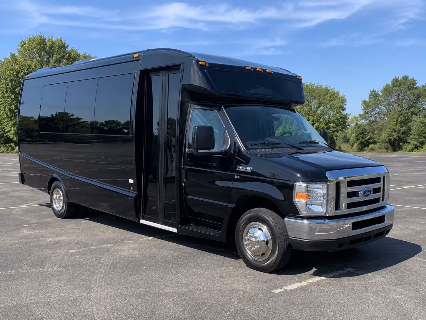 minibuses for zoo and aquarium field trips from lees summit schools